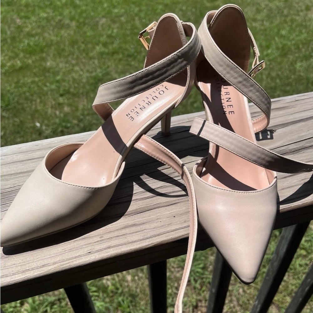 New Journee Collection Cream high heels 👠 size 8